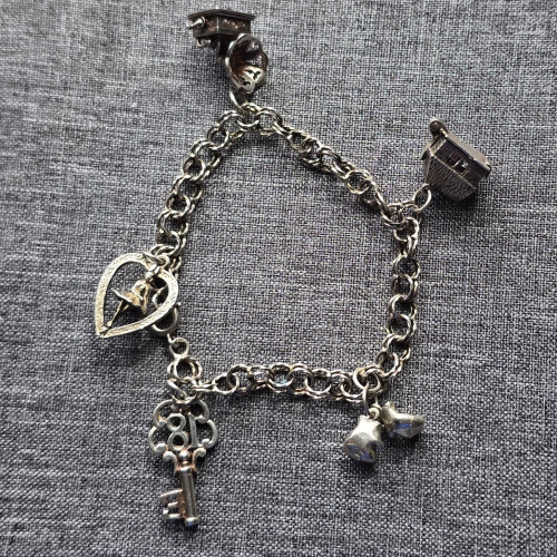 Charm bracelet with charms 7.5' length