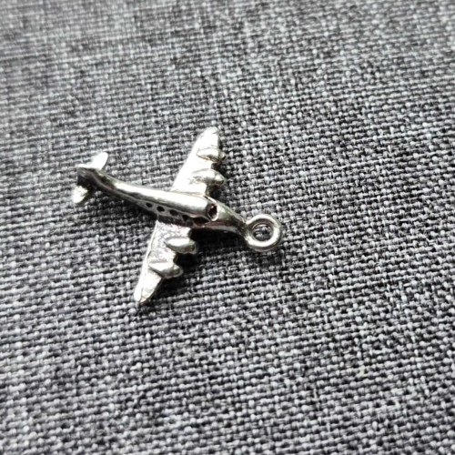 Areoplane Charm (b)