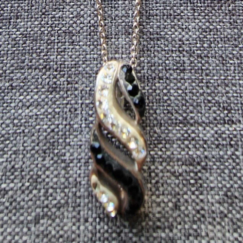 Pendant on 18" to 20" chain