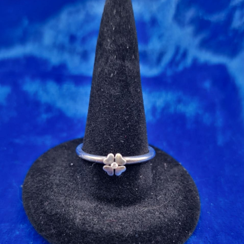 Ring size M four-leaf clover